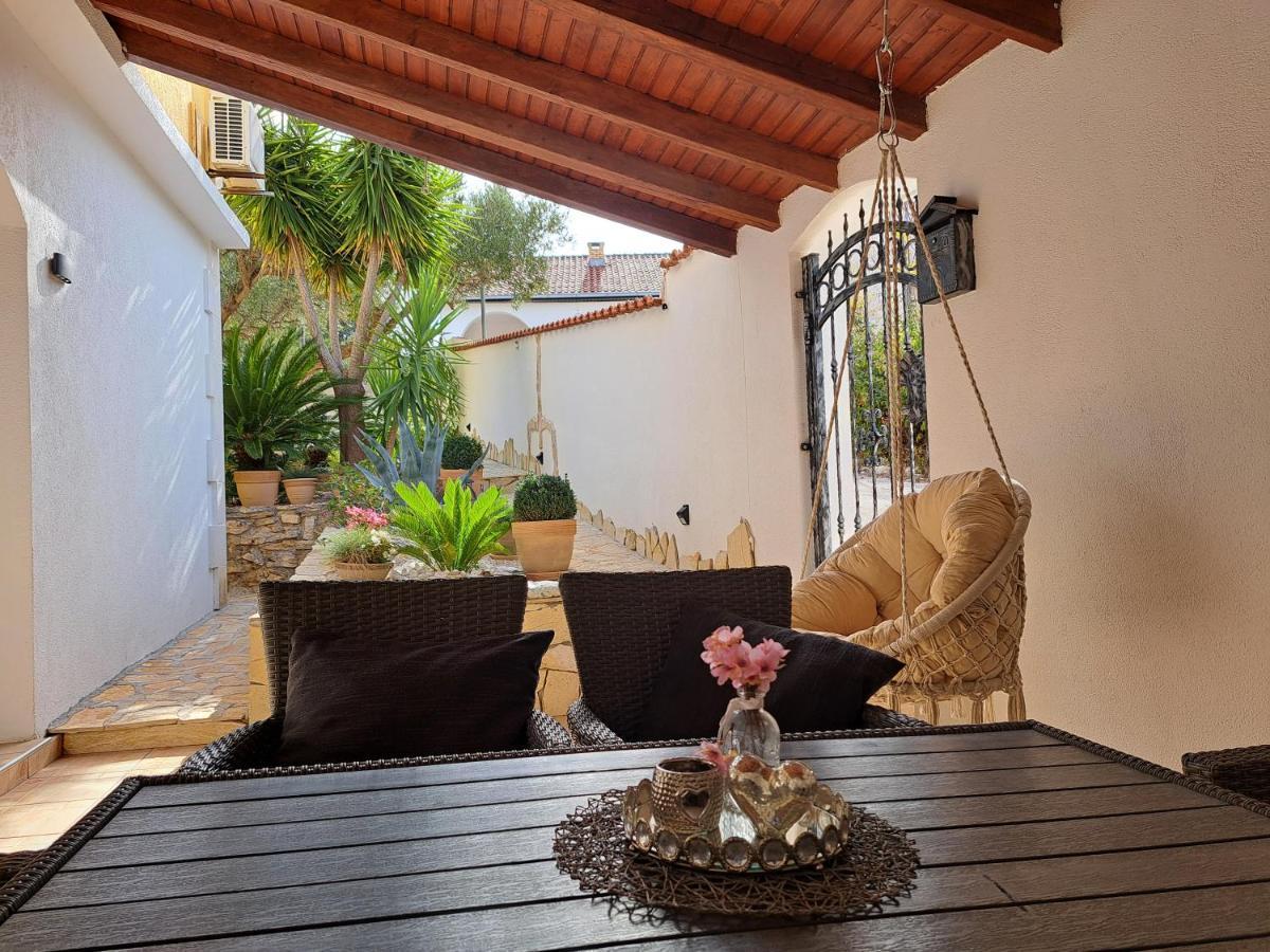 Apartments Brac Супетар Экстерьер фото